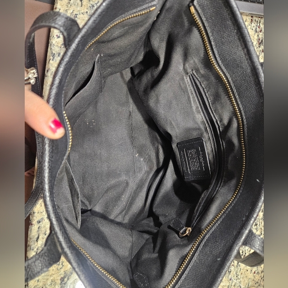 Authentic Coach Black Crossgrain Leather F38848 Tote Shoulder Bag – Zip Top - Picture 3 of 6